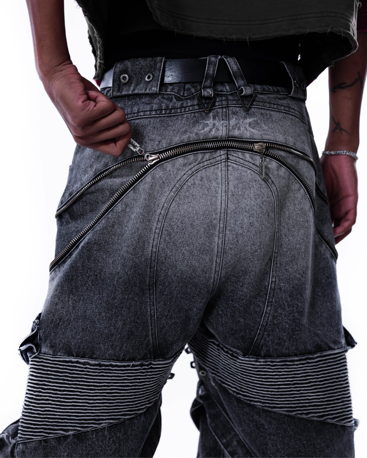 <IT's N0T BLACK & WHITE> HEAVY-DUTY DENIM PANTS - WASHED BLACK