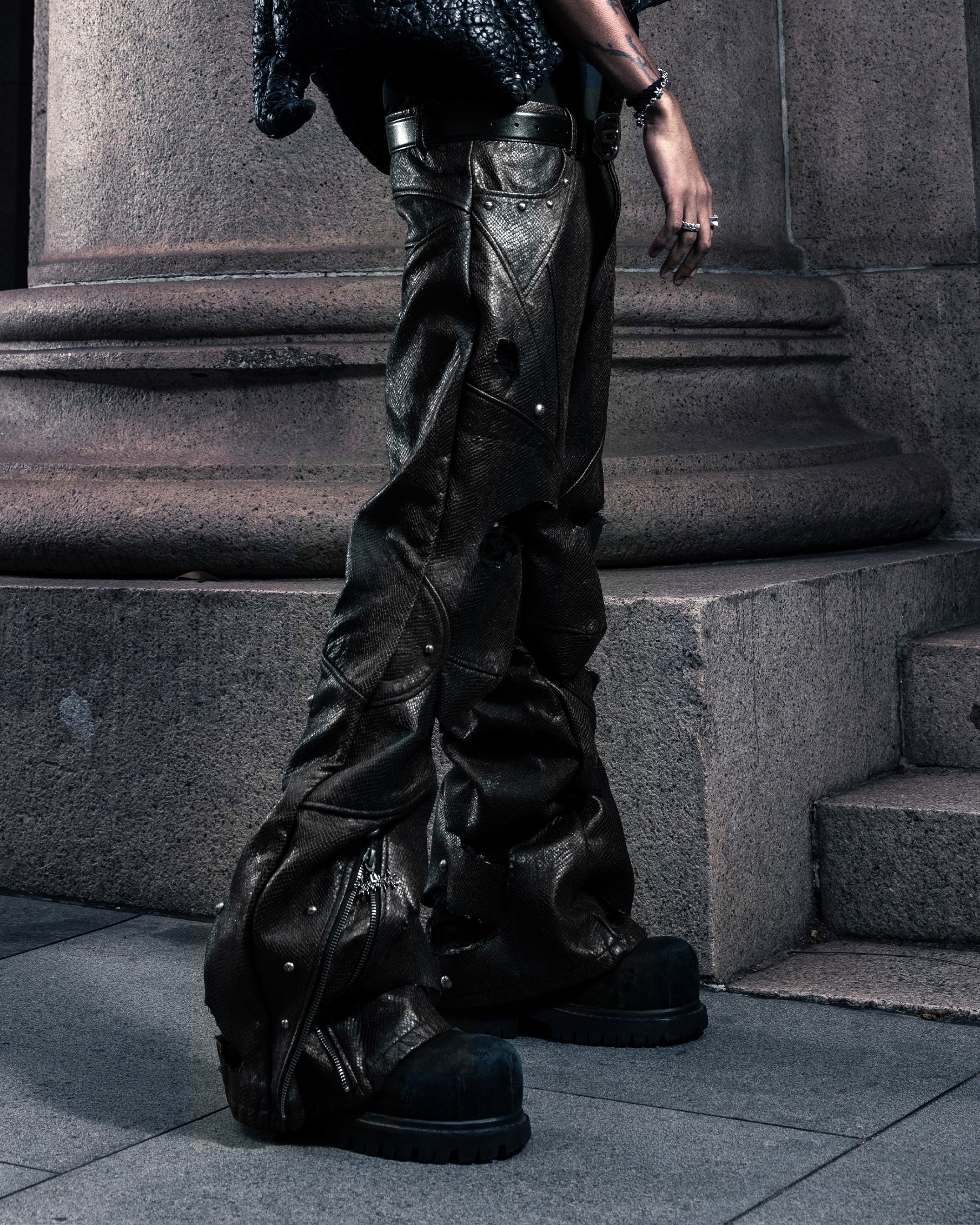 SSN V.05 SNAKE SKIN DENIM DISTRESSED FLARED PANTS - BLACK – SATSUN