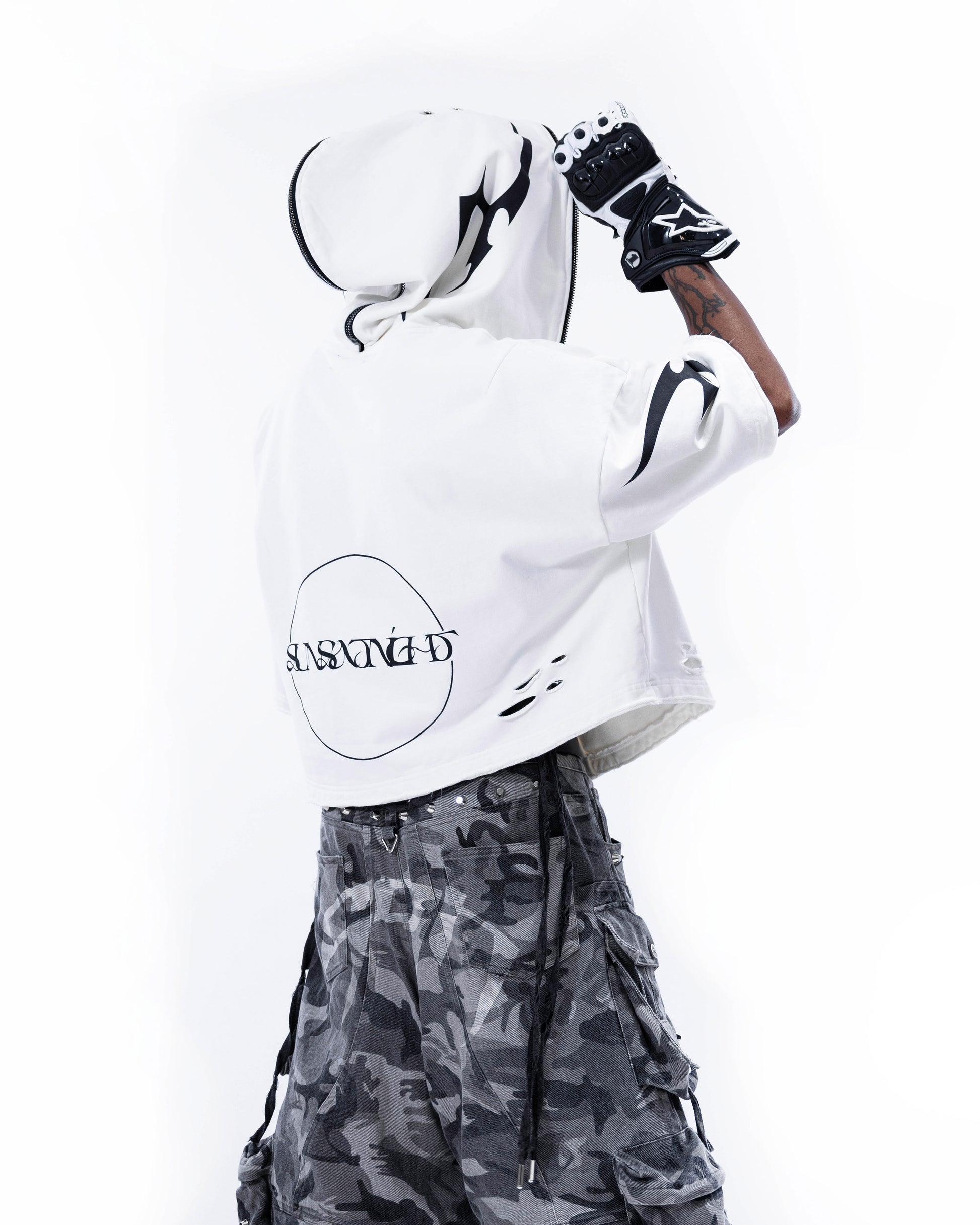 <IT's N0T BLACK & WHITE> - SHORT JACKET - WHITE
