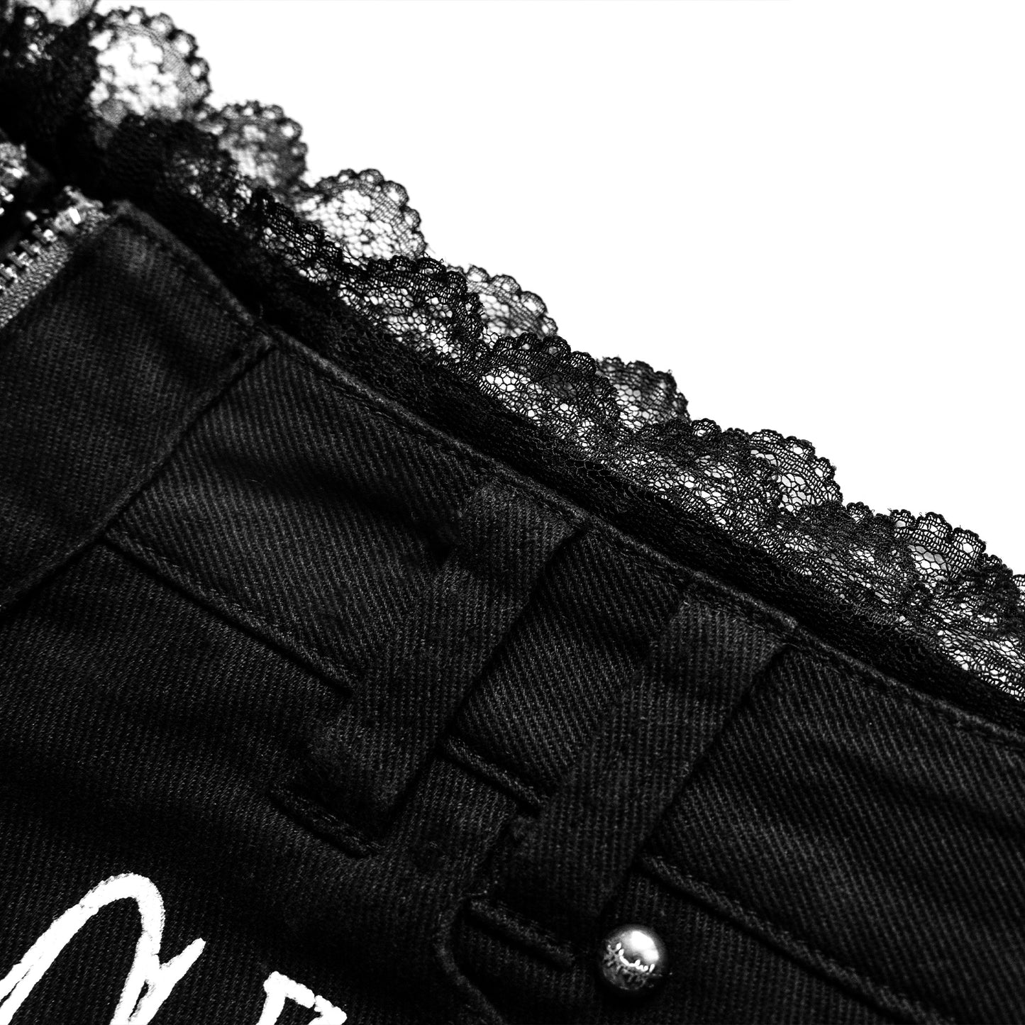 <LOST IN CASTLE> LACE TRIM HOT SHORTS - BLACK