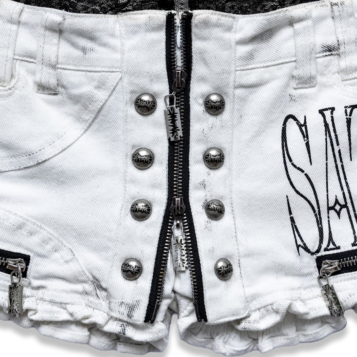 <LOST IN CASTLE> LACE TRIM HOT SHORTS - POLLUTED WHITE