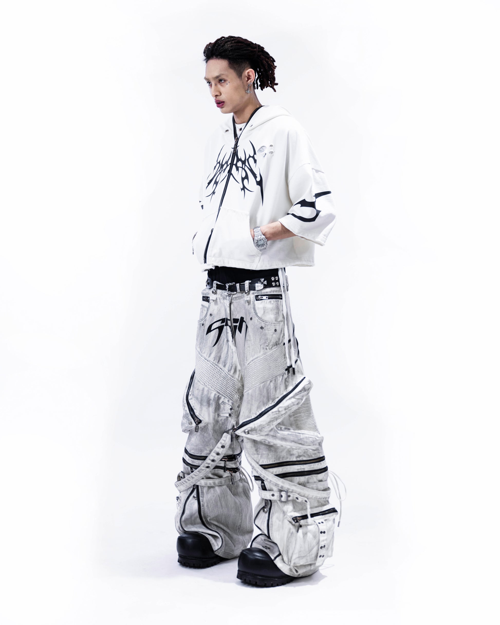 <IT's N0T BLACK & WHITE> - SHORT JACKET - WHITE
