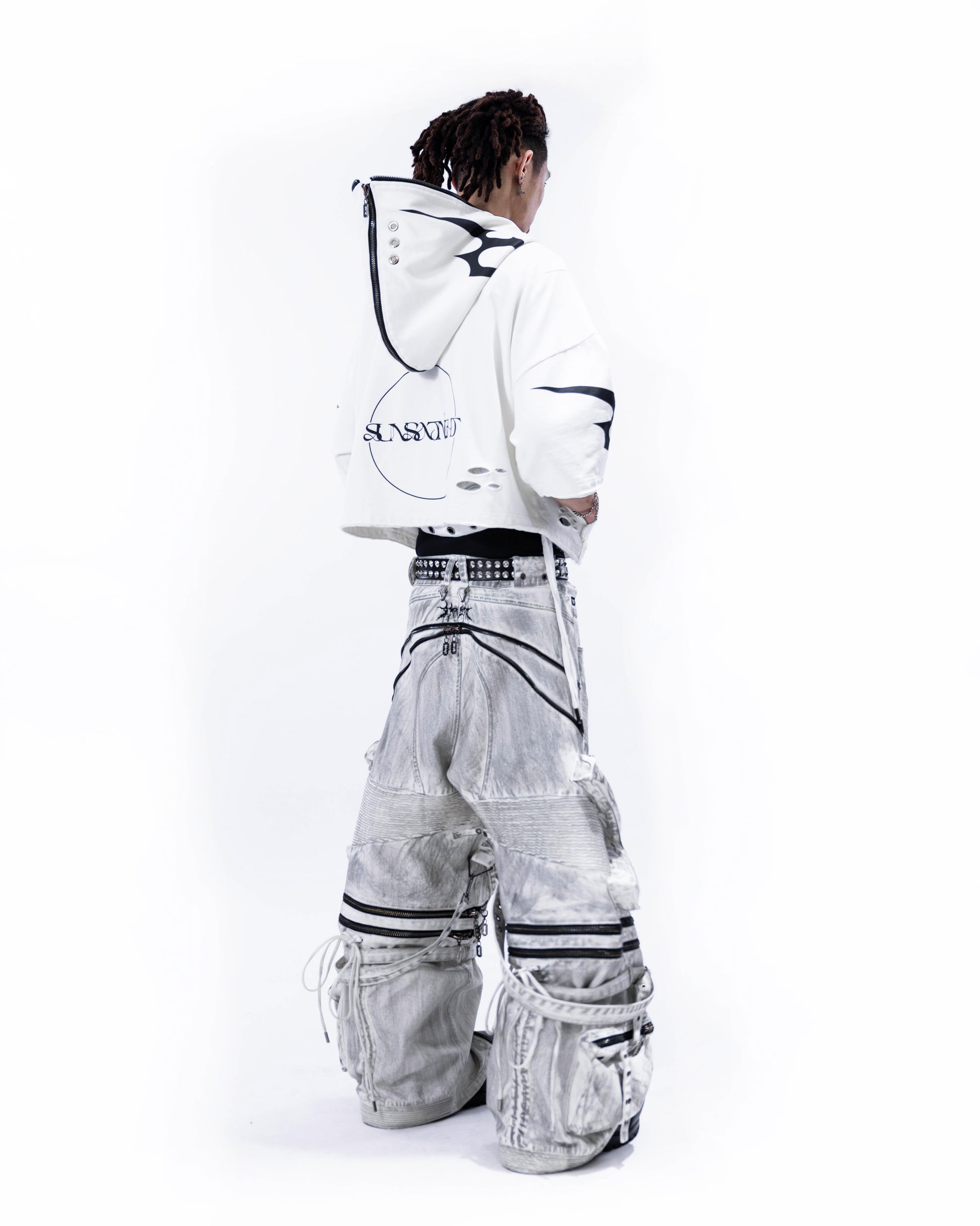 <IT's N0T BLACK & WHITE> - SHORT JACKET - WHITE