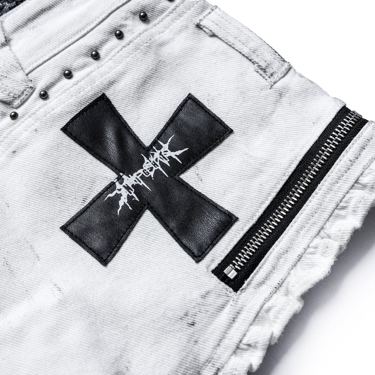 <LOST IN CASTLE> LACE TRIM HOT SHORTS - POLLUTED WHITE