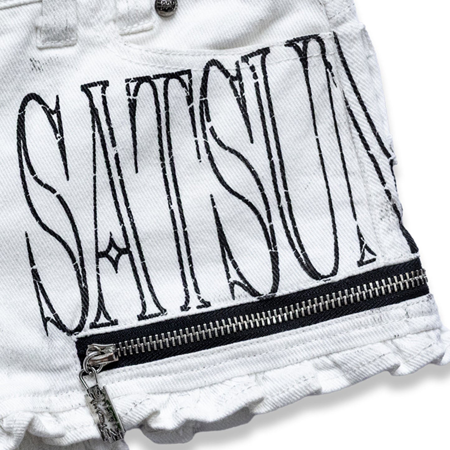 <LOST IN CASTLE> LACE TRIM HOT SHORTS - POLLUTED WHITE
